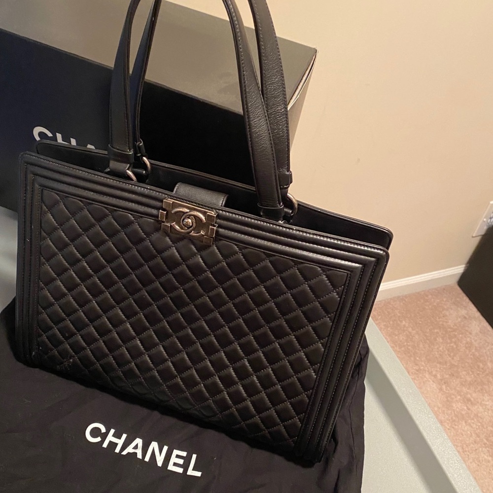 Chanel bag only used once amazing condition